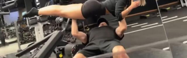 Plaćen 100 miliona evra, ne igra fudbal zbog suspenzije, a sada "benčuje" vrelu Amerikanku