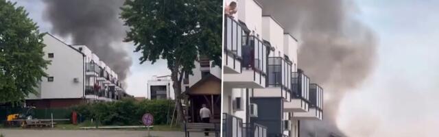 Veliki požar u Novom Sadu: Vatra izbilla u dvorištu kuće, gust dim nad naseljem Adice (VIDEO)