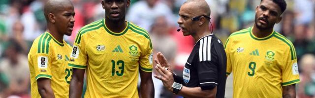 Šta to teče njihovim venama?! Dvaput smo videli tri direktna crvena kartona na meču Mundijala, a oba puta je igrala Južna Afrika!