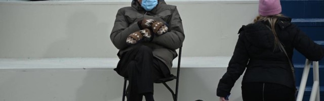 Berni Sanders prodaje majice sa svojim likom i razlog je genijalniji od njegovih mimova