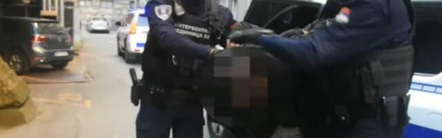 Ukrali iz vozila torbicu sa novcem: Policija ekspresno pronašla i uhapsila lopove u Bujanovcu