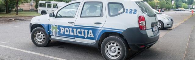 Devojku tukao lancem od motorne testere, pa izudarao pesnicama!