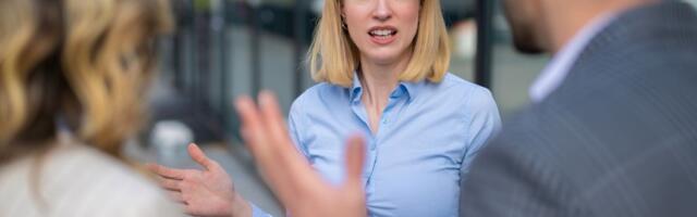 Kako da prekinete nekog, a da ne zvučite nepristojno: Ova tri načina vam daju šansu da progovorite