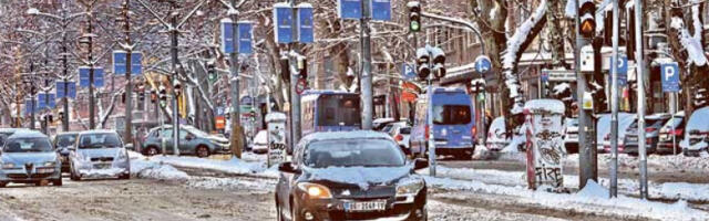 Са­о­бра­ћај успо­рен, пе­ша­ци опре­зно