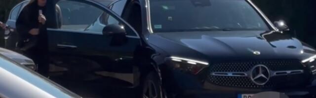 UDOVICA SAŠE POPOVIĆA SLOMLJENA ISPRED PORODIČNOG DOMA: Potresne scena na Bežaniji, pogledajte u kakvom stanju je Suzana!