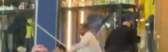 Ronaldo i Sergej gledali nezapamćeni haos! Brutalna tuča u VIP loži, "sevale" palice na sve strane