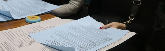 Istraživanje: Deo građana Srbije i dalje radije bira "svevišnjeg vođu" nego institucije