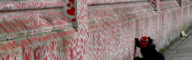 Za sve one koji ne veruju u koronu - mural sa imenima 150 hiljada ljudi koji su preminuli od virusa