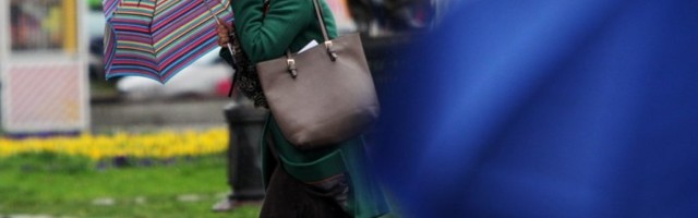 PUCA VAM GLAVA OD KOŠAVE? Doktorka otkrila kako da izbegnete tegobe izazvane vetrom