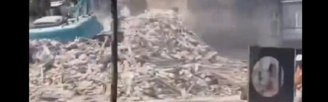 Rušenje Slavije: Ceo blok nestaje u oblaku prašine (VIDEO)