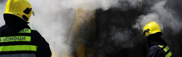 Gori stan u soliteru u BG: Četiri vatrogasna vozila na terenu