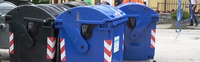 Bioktoš deli džakove za odlaganje pepela