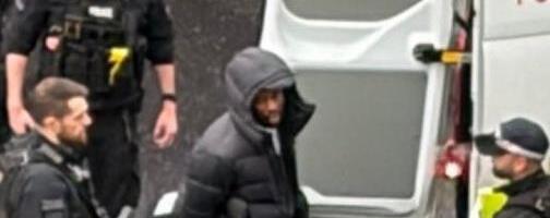 OVO JE MUŠKARAC KOJI JE IZVEO NAPAD U LONDONU! Objavljen snimak njegovog hapšenja, napravio HAOS na aerodromu Hitrou! (FOTO/VIDEO)