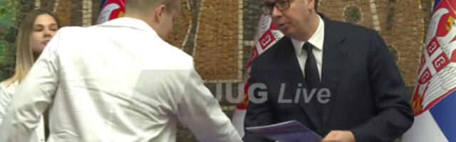 UŽIVO Vučić na svečanom prijemu: Dodela udovora o radu najboljim diplomcima medicinske struke