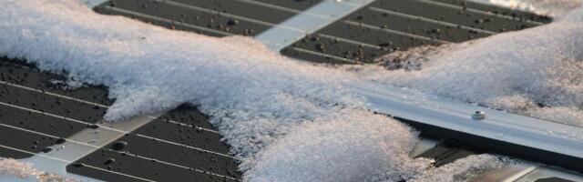 Zašto ne bi trebalo čistiti sneg sa solarnih panela?