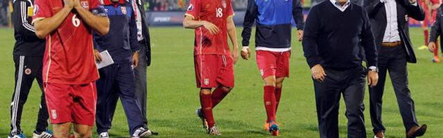 TUŽNE VESTI! BIVŠI SELEKTOR SRBIJE ZBOG BOLESTI ĆERKE PODNEO OSTAVKU! Pogledajte njegove fotografije dok je sedeo na klupi Orlova!