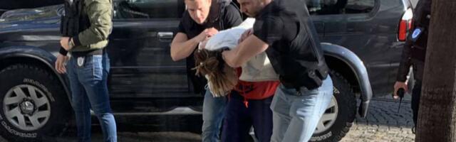 Rasta opet uhapšen, policija ga privela u lisicama na Dorćolu