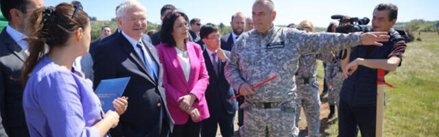 Američki ambasador obišao Aerodrom Ponikve (VIDEO)