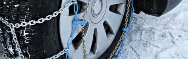 Аутомобили заглављени у снегу код Сплита и Клиса