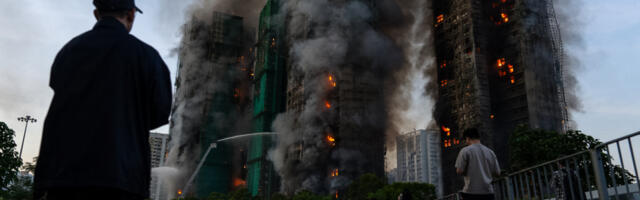 CRNI BILANS NAKON STRAVIČNOG POŽARA U STAMBENOM KOMPLEKSU Najmanje 13 mrtvih u Hongkongu (FOTO)