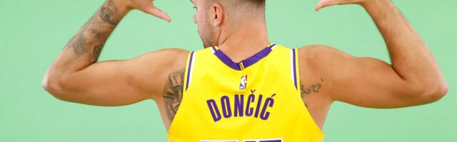 Luka Dončić kupio 103 poklona! Iskeširao je novac da časti ceo kolektiv Lejkersa za praznike /VIDEO/