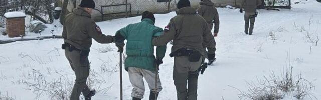 Starac danima bio zavejan u selu kod Majdanpeka bez hrane i lekova: Pripadnici MUP došli do njega i spasli ga