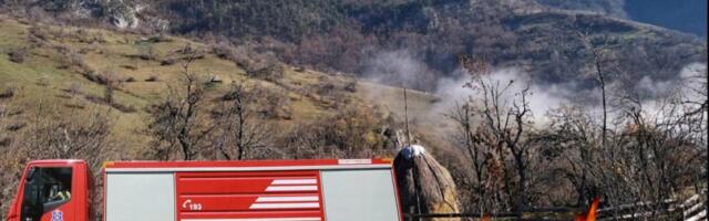 Palili granje pa izazvali požar: Žena zadobila teške telesne povrede