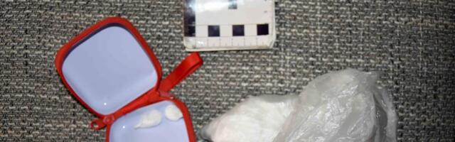 U stanu krio tri paketića kokaina i 16 paketića marihuane