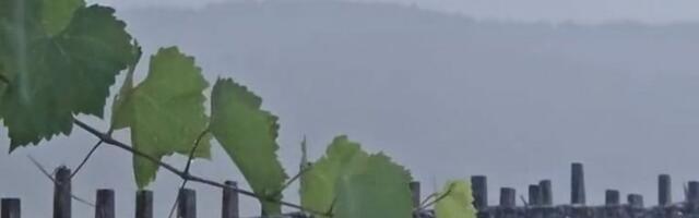 NEVREME VEĆ TUTNJI SRBIJOM! Posle paklene sparine prvo udarilo na Čačak, RHMZ upozorava: Ovi gradovi su sledeći na meti! (FOTO, VIDEO)