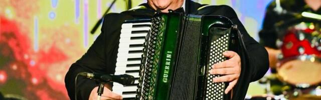 PREPUN DOM KULTURE U LOZNICI: Počeo koncert povodom jubileja harmonikaša Dragana Kovačevića Struje (FOTO/VIDEO)