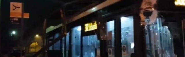 STAJALIŠTE PALO NA AUTOBUS "Zbog lažnih SNS obećanja, neko može da strada"