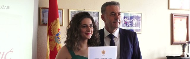 U Gimnaziji ,,30. Septembar“ dodijeljene diplome “Luča”