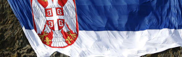 Nebo iznad Zvečana u čast praznika obojeno bojama srpske zastave! (VIDEO)