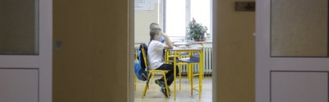 OGLASIO SE I DIREKTOR ŠKOLE u kojoj je učiteljica predlagala da u učionici pale TAMJAN da se ne bi zarazili koronom