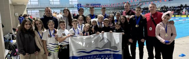 Plivači Plivačkog kluba „Leskovac“ osvojili 17 medalja na Prvenstvu Centralne Srbije