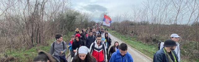 Dan treći pešačenja do Beograda – studenti i đaci niških fakulteta krenuli ka Požarevcu [blog uživo]