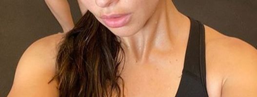 Potreban vam je samo jedan predmet! Kućna vežba kojom Adrina Lima jača pluća, srce i održava formu