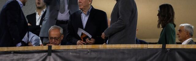 Kusturica u Partizanovom dresu peva pesmu posvećenu Maradoni (VIDEO)