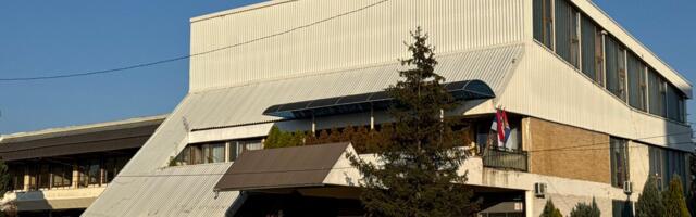 Učeniku Trgovačke škole u Leskovcu vršnjaci skidali pantalone i snimali ga telefonom, zbog bezbednosti zaključana ulazna vrata