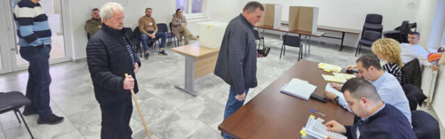 Отворена биралишта на поновљеним изборима за председника Српске