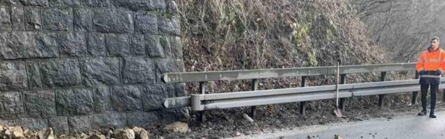 SAOBRAĆAJ IZ PRAVCA ZLATIBORA OBUSTAVLJEN! Nadležne ekipe odmah upućene na lice mesta, evo koje delove puta izbegavati i zašto! (FOTO)