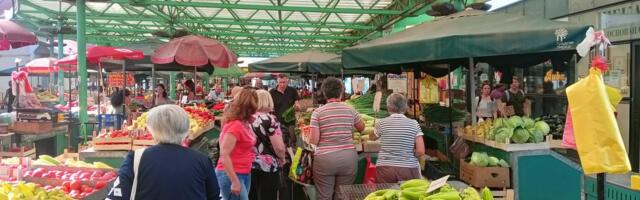 Ovo je detaljno radno vreme pijaca za uskršnje praznike: Objavljena satnica i za parkinge i garaže