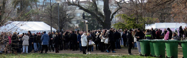 Studenti i građani zviždali okupljenima u Pionirskom parku, iz parka rodoljubive pesme