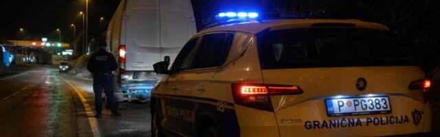 UHAPŠENI NOVOPAZARCI KOD GRANICE: Pokušali da prokrijumčare prehrambenu robu vrednu 3.100 evra