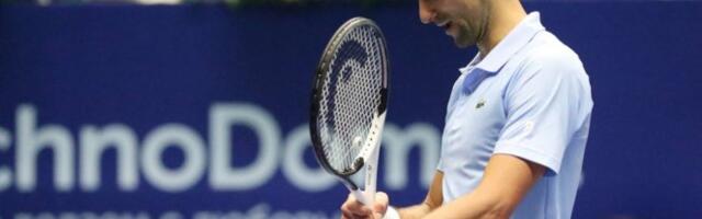 PUBLIKA U TRANSU! NOLE, NOLE!  Đoković BACIO REKET na tribine, pa se RASPRAVLJAO sa sudijom! (VIDEO)