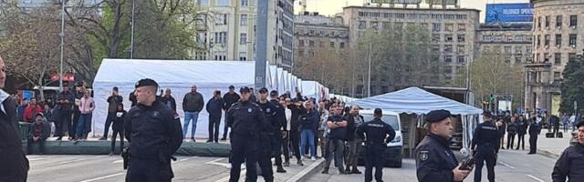 "Ćaci zaboravili da ugase šporet": Požar u šatoru kod Skupštine (VIDEO)