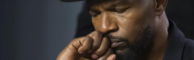 "Ne znam zašto mi se to desilo": Glumac se gušio u suzama pred publikom (VIDEO)