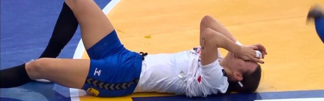 Kakav sudar! U žaru borbe, Srpkinja je završila na parketu posle žestokog kontakta