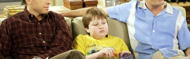 Ovako danas izgleda preslatki dečak iz "Dva i po muškarca": Seriju od koje je zarađivao 346 hiljada € nazvao smećem i okrenuo se veri