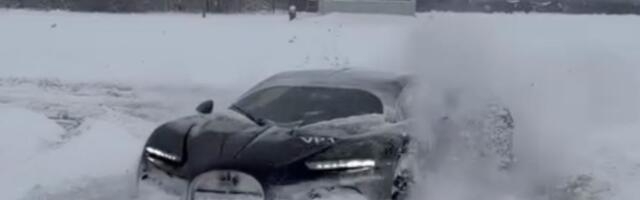 Luda žurka kod Zagreba: Mate Rimac pokazao Bugati od četiri miliona evra kako se "igra" po snegu na parkingu, uz riku V16 motora